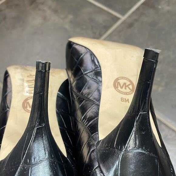 Michael Michael Kors Leather Croc Embossed Pumps Pointed Toe Heels Size 8 Edgy - Picture 9 of 9